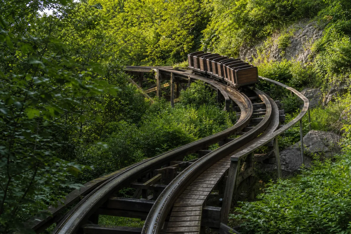 Seven Dwarfs Mine Train Wait Times, Hour by Hour